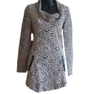 9-h15 Stcl.( Anthropologie) Mini dress/ long sweater. Great design! Size small.
